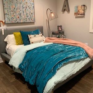 Twin/Twin XL TARGET Opalhouse bedding set!!!